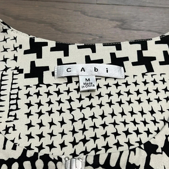 CAbi Short Sleeve Zip Jacket Ivory Black Size Medium. Excellent condition! - Picture 3 of 10